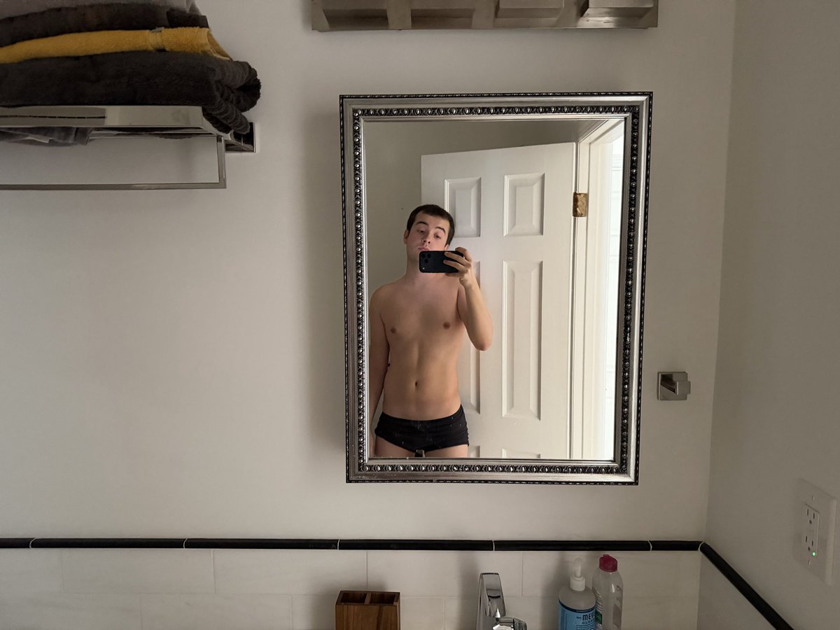 basti3_'s tweet photo. Shaved whole body for she’s the best drop 😻 https://t.co/zAikBCc8PK