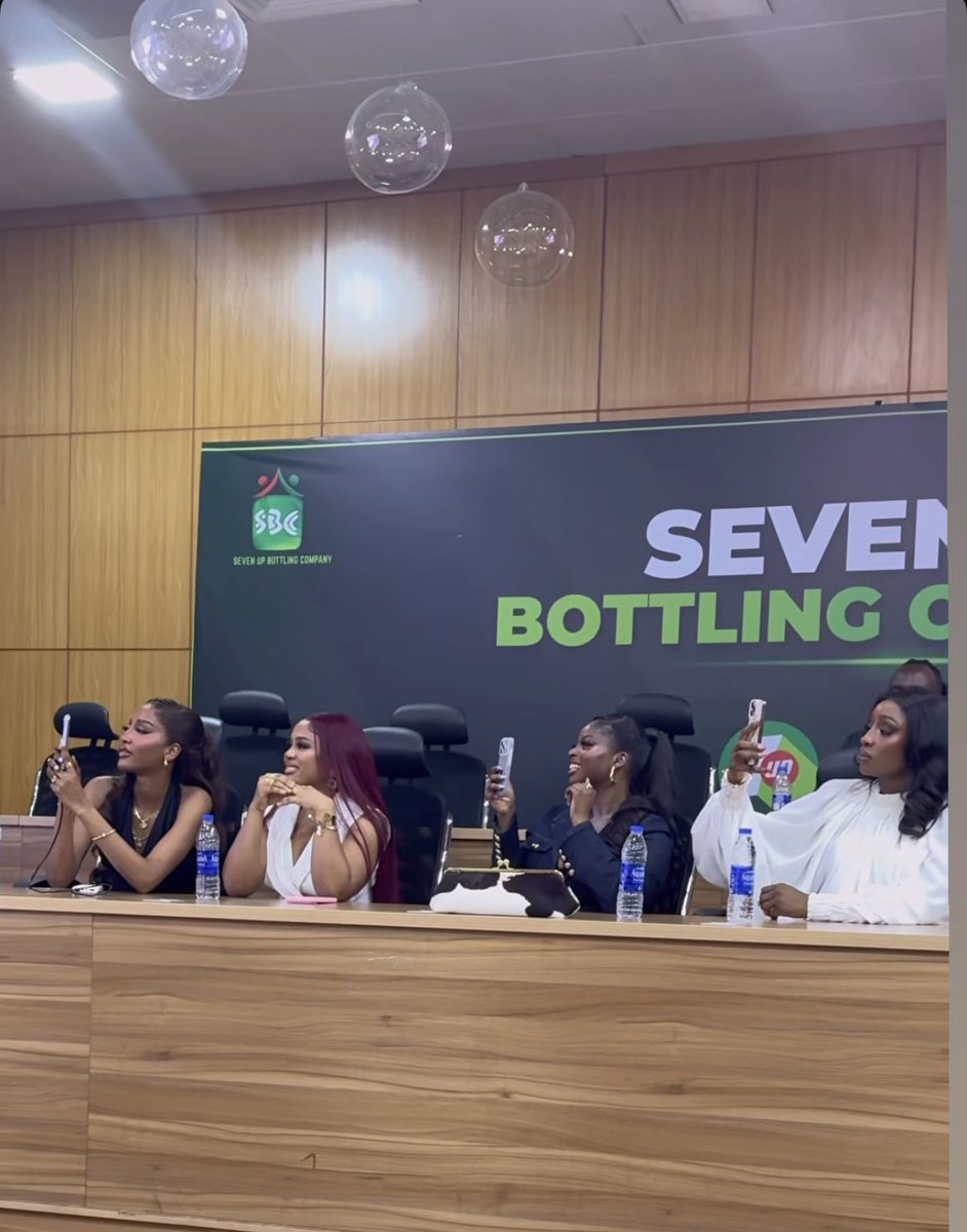 AvelaTee's tweet photo. The women who carried the show 🙌🏾 🔥 General Presidents,our female Odogwus 🥂whoever arranged the seating must be given a raise I like what I’m seeing omo see gorgeousness 🫶🏾#BBNaija https://t.co/GKh5h5xPpV