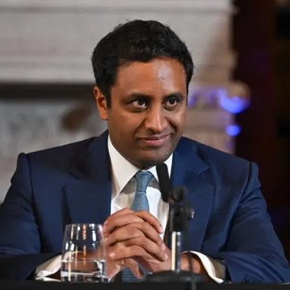 dave43law's tweet photo. FARAGE NEEDS TO SACK HIM INSTANTLY

This man has just said that the Navy will be deployed to stop any small boat or immigrant arriving on our shores and if people smugglers resist Navy will be authorised to use lethal force 

To be clear that is on dinghy's of unarmed men, woen and children