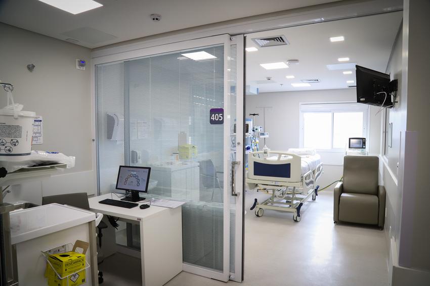 saudepoa's tweet photo. ‼️ Apresentamos os primeiros resultados do Programa de Navegação do Cuidado, voltado ao acompanhamento de pacientes após a alta hospitalar. Desde o início dos atendimentos, em abril deste ano, 214 usuários já foram incluídos na iniciativa.

⏩ Saiba mais: https://t.co/L2BDKpFoVo https://t.co/xYuxklzcuQ