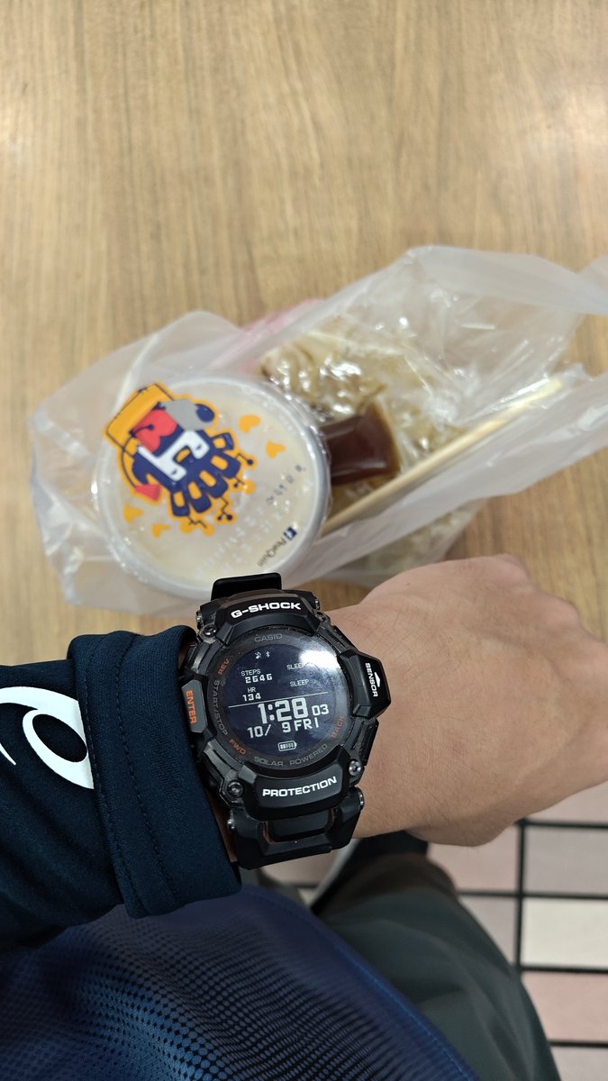 m0mentary__'s tweet photo. 今日はぶいすぽっ！のコラボレストランに行ってくる
深夜1時でも開いてる朝ごはん屋
(^u^) https://t.co/Br8x5yAz36