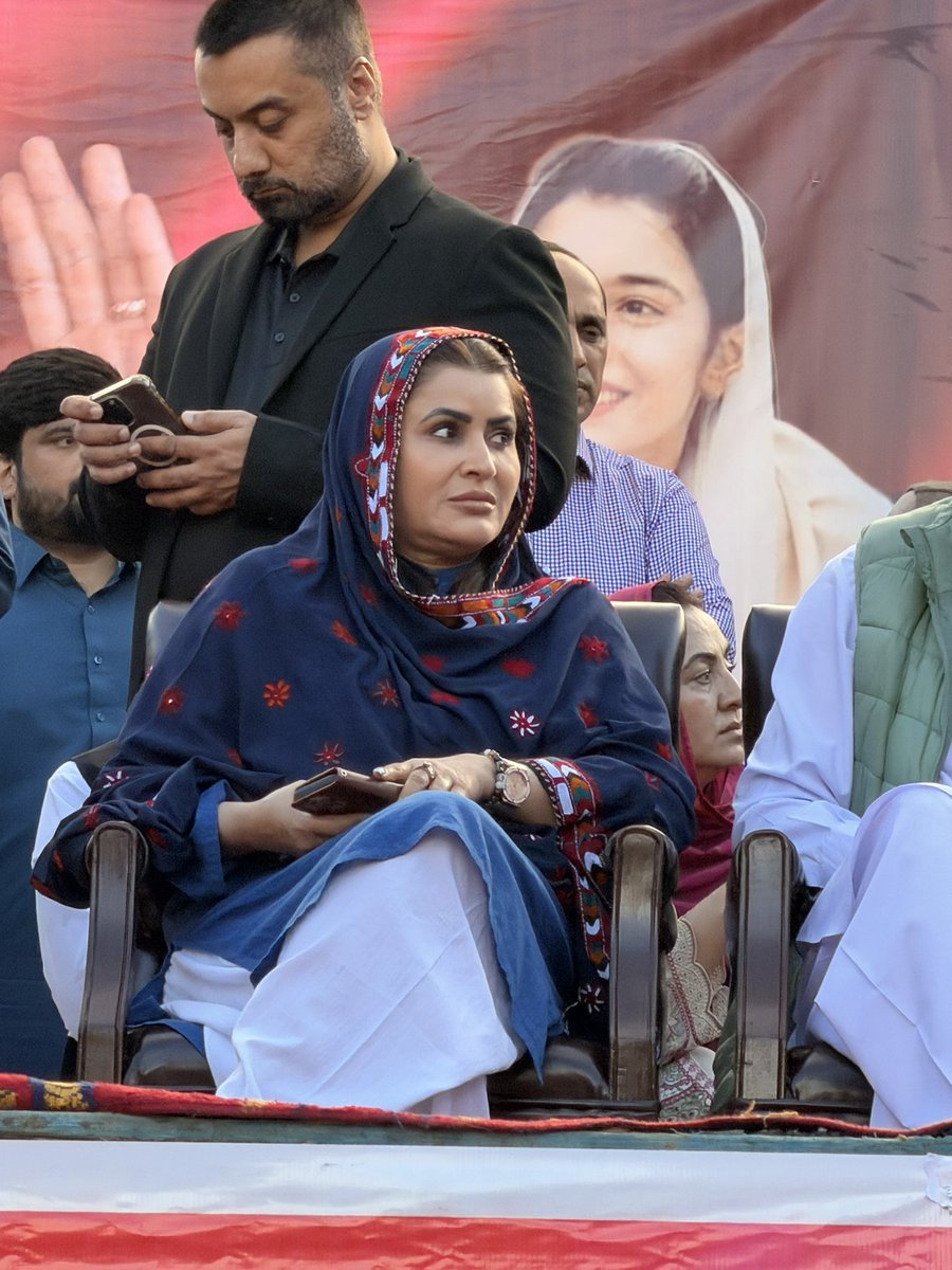 mir_arisar's tweet photo. Happy birthday Adi @ShaziaAttaMarri 

اللہ تعالیٰ آپ کو صحت، خوشیاں اور لمبی عمر عطا فرمائے۔ آمین۔ 🌹🎂 https://t.co/qJbLgUjpvf