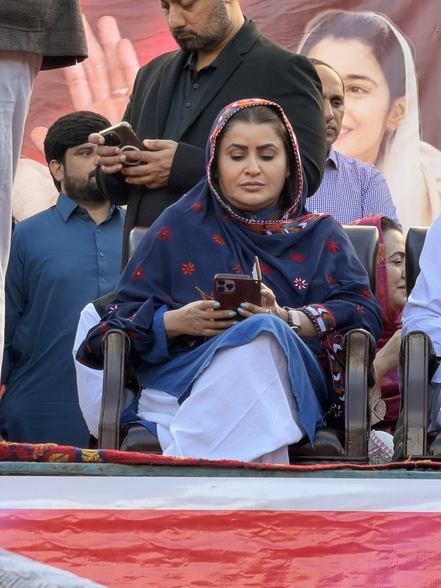 mir_arisar's tweet photo. Happy birthday Adi @ShaziaAttaMarri 

اللہ تعالیٰ آپ کو صحت، خوشیاں اور لمبی عمر عطا فرمائے۔ آمین۔ 🌹🎂 https://t.co/qJbLgUjpvf