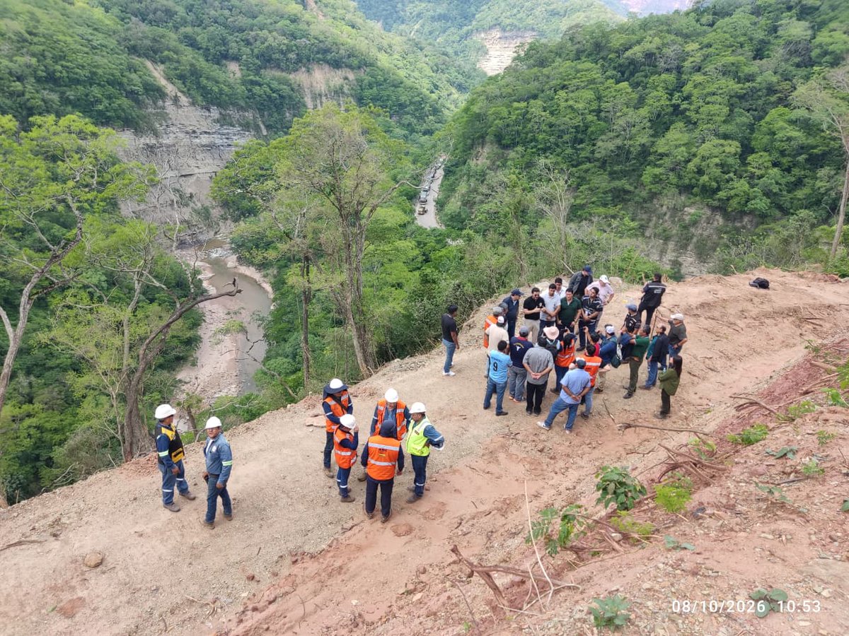 CarreterasBo's tweet photo. LA ABC JUNTO A AUTORIDADES MUNICIPALES Y TRANSPORTE INSPECCIONAN EL SECTOR PETACAS Y ANUNCIAN INVERSIÓN DE BS 127 MILLONES EN LA REHABILITACIÓN DE LA RUTA A LOS VALLES EN SANTA CRUZ, DENTRO DEL PLAN NACIONAL DE EMERGENCIA 

Lee la nota completa aquí:
➡ https://t.co/nd2BBtB634 https://t.co/ifrep5W62w