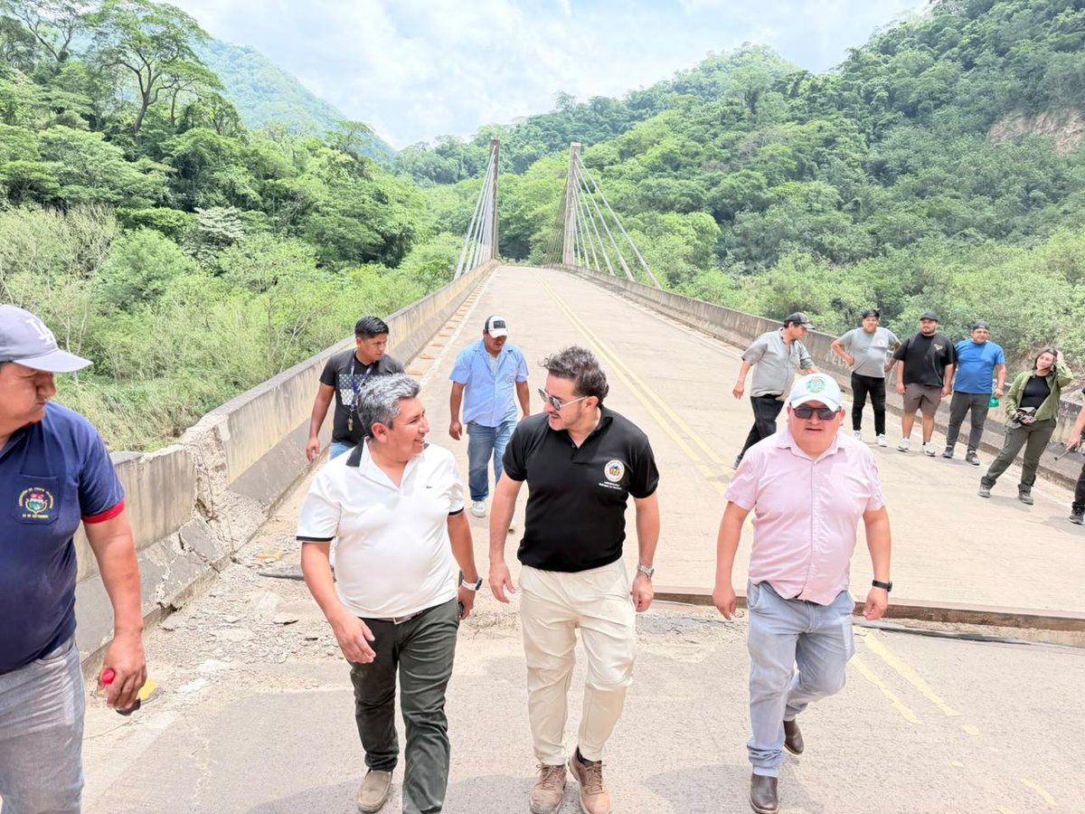 CarreterasBo's tweet photo. LA ABC JUNTO A AUTORIDADES MUNICIPALES Y TRANSPORTE INSPECCIONAN EL SECTOR PETACAS Y ANUNCIAN INVERSIÓN DE BS 127 MILLONES EN LA REHABILITACIÓN DE LA RUTA A LOS VALLES EN SANTA CRUZ, DENTRO DEL PLAN NACIONAL DE EMERGENCIA 

Lee la nota completa aquí:
➡ https://t.co/nd2BBtB634 https://t.co/ifrep5W62w