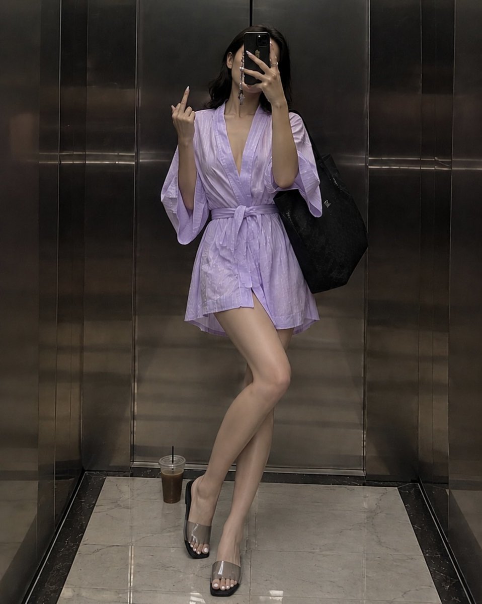 urqueenakansha's tweet photo. Your Malkin in elevator and waiting for your obedience 💟 ~ Meray Kuttay or kuttiyo 🦴 https://t.co/R1hwftBx1V