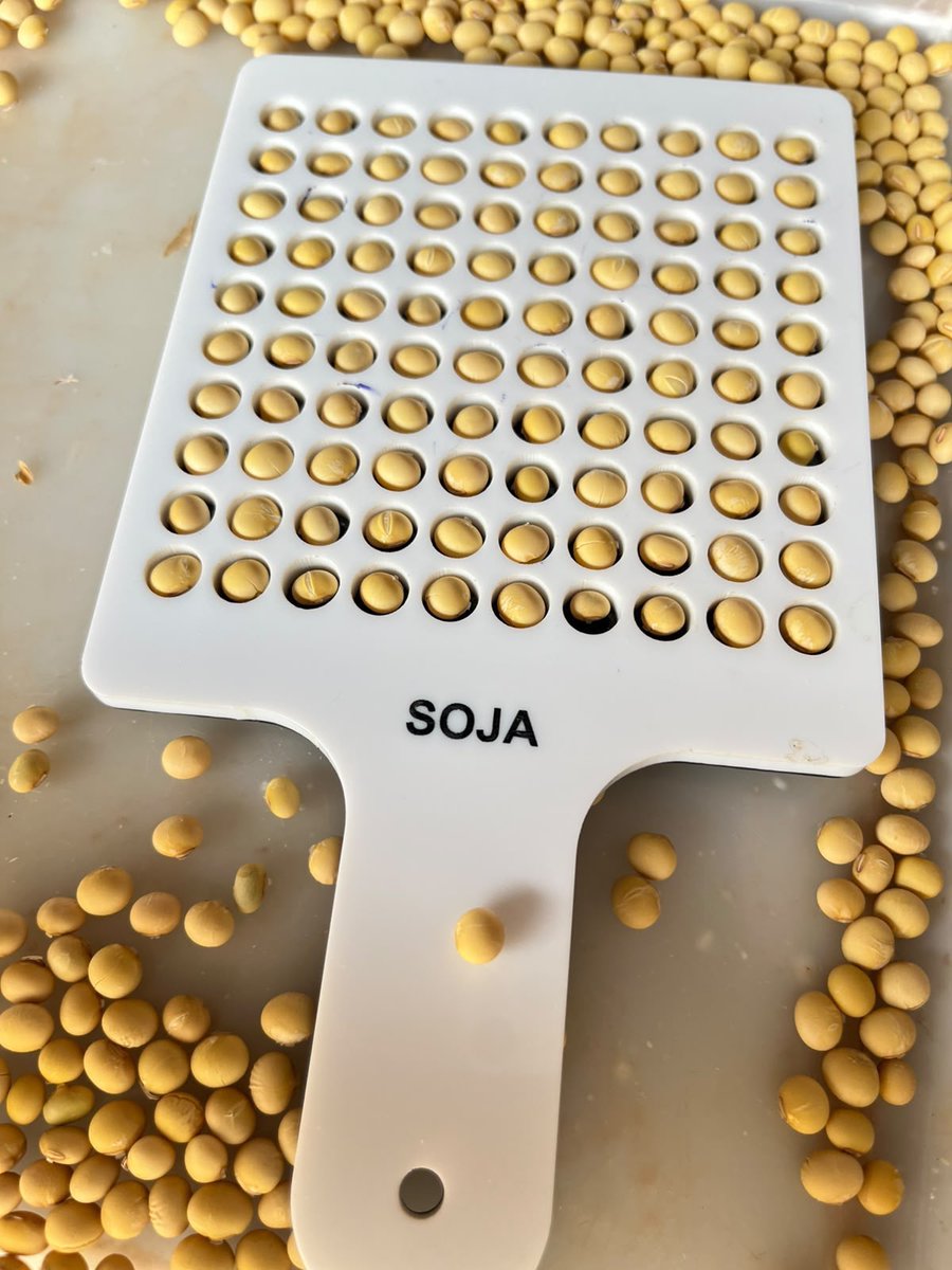 efieldcrops's tweet photo. Avançando com o projeto Lacunas e Soluções de N🌱.

O trabalho no Centro de Operações da Equipe FieldCrops segue em ritmo acelerado no processamento e análise rigorosa de amostras provenientes das lavouras de soja de alta produtividade! 🎯🌱 https://t.co/1asmLfMn1W