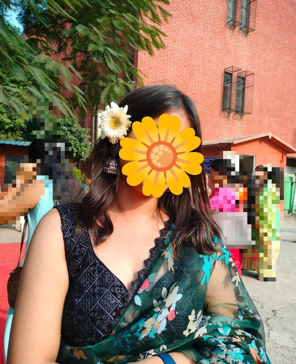 yapperhooon's tweet photo. Just a girl with her phool❤️ https://t.co/e7Vf25huhu