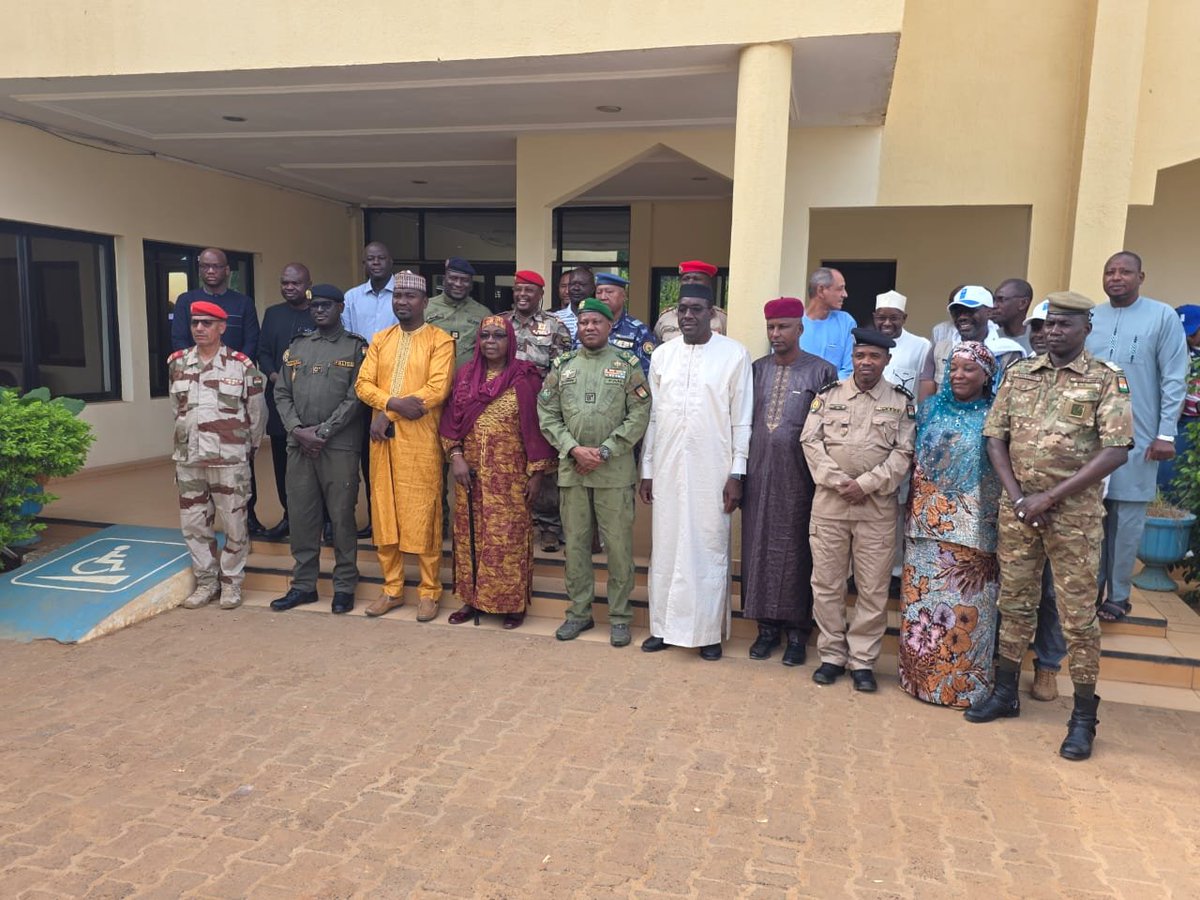 PnudNiger's tweet photo. 📍#Tahoua | Lancement ce matin de l’atelier de réflexion consacré à la mise en place d’un système de suivi post-carcéral et à l’élaboration de l’Indice de Réinsertion Sociale (IRS). Une étape importante du projet #PRESPEN du #PNUD, financé par le Royaume des Pays-Bas, pour promouvoir une réinsertion durable et réduire les risques de récidive. 🇳🇪🤝🇳🇱
@alexanderdecroo @UNDPAfrica
