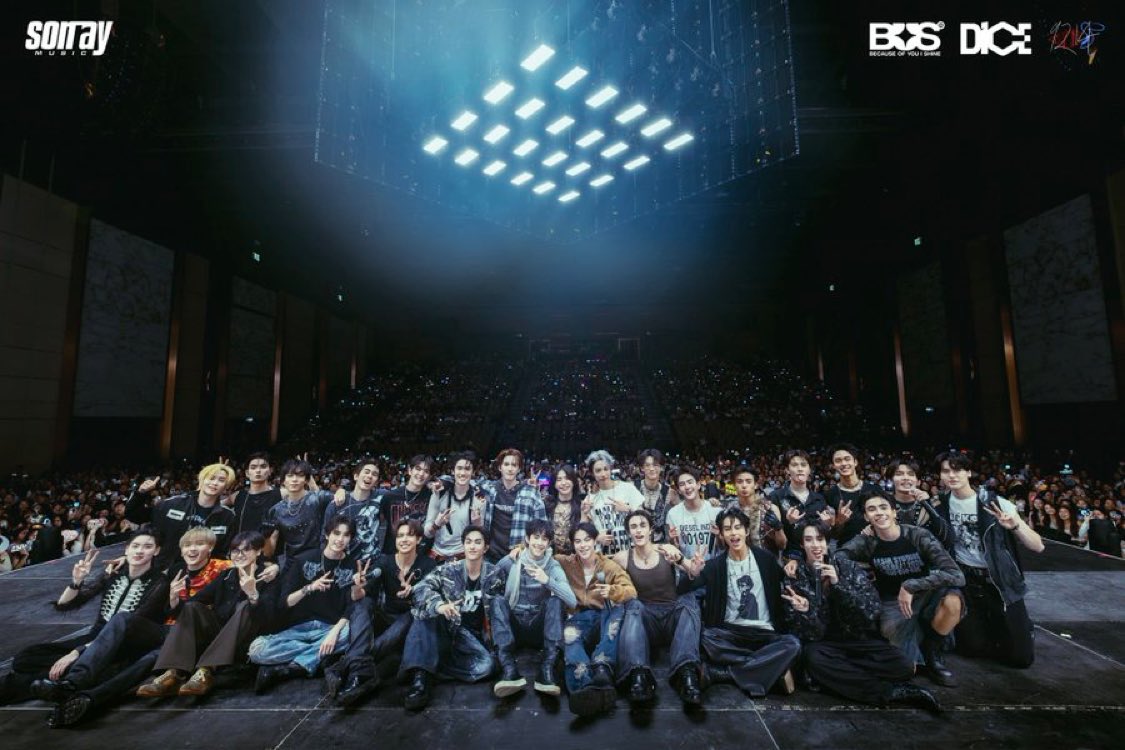 borntobebell's tweet photo. ดีใจมากที่วันนั้นหยุดมองโพสสีเหลืองๆ ทำให้ได้ดู789จนมีบัสมีได้มีน้องยูแล้วก้มีเจ้า9214อีก แอบเสียใจนิดหน่อยที่ไม่มีพี่สาวผลไม้รวมแล้ว แต่เห็นรูปนี้แล้วจาก day1 to one day มาใกลกันจัง🥺🫳🏻♥️
#SONRAYSHOWCASE2026
#BUSbecauseofyouishine
#DICEBLUE #DICERED
#YUWATANABE
#9214KIDS https://t.co/lCsBSIY31i