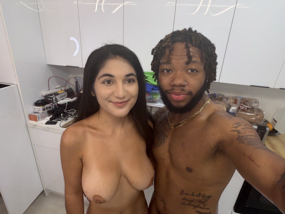 NoirZarina's tweet photo. ✨Really enjoyed working with @kashwityourh03 on set for @SeeHimFuck ! 😏💕 https://t.co/68AmTi0nZp