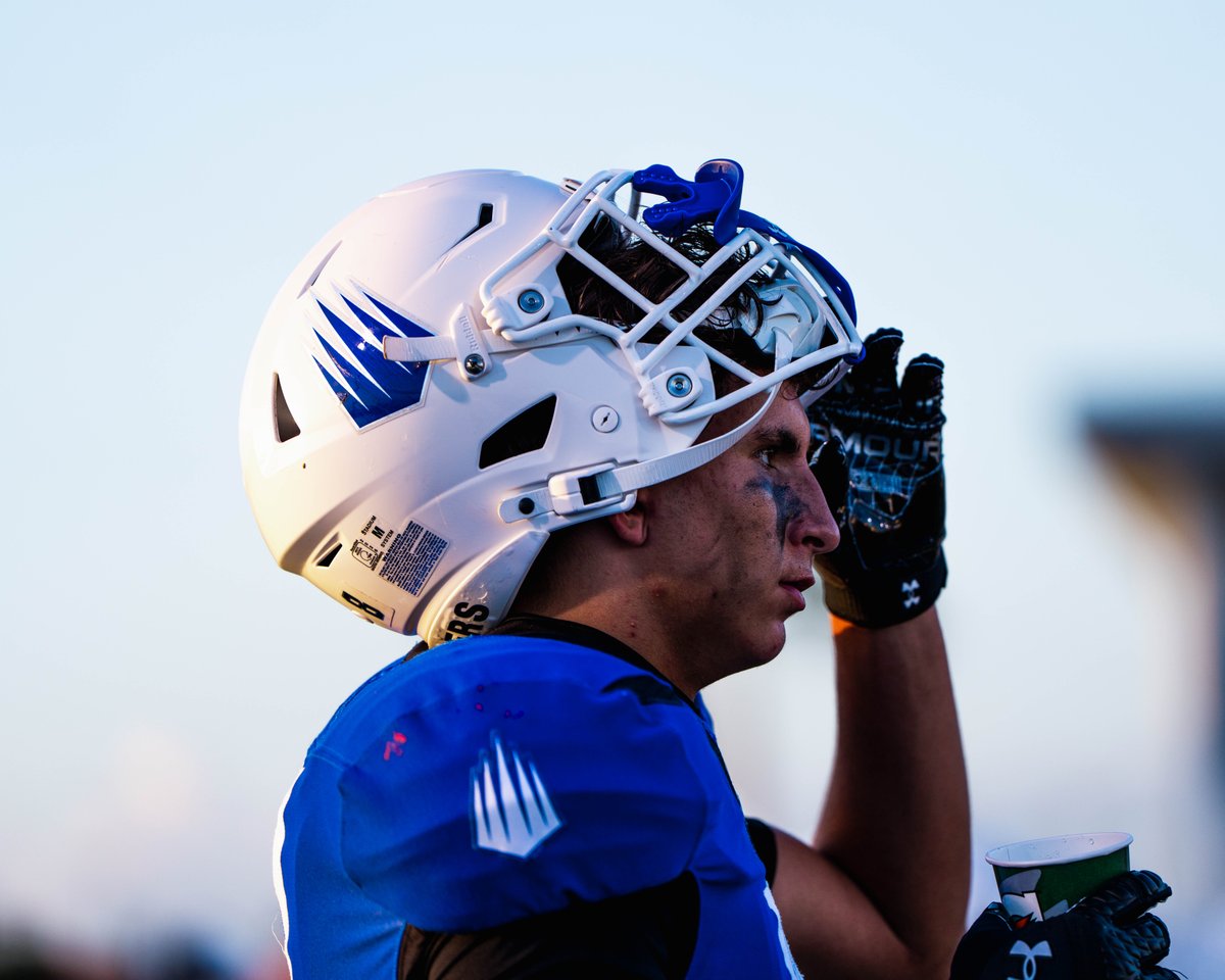 IMGAFootball's tweet photo. Until the final whistle. 🏈

IMG Academy Football student-athletes compete for every snap while continuing to develop the skills, football IQ, and experience needed for the next level. https://t.co/UsEHps6hqh