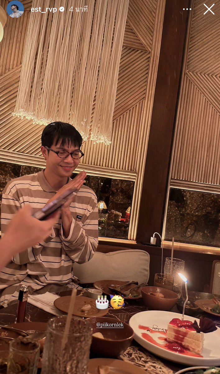 hope_bpn's tweet photo. คสพของดรีมทีมคือน่ารักมาก หาเวลามาฉลองวันเกิดให้พี่เล็ก ละอยู่กันครบเลย 🥺 แฮปปี้เบิร์ดเดย์พี่เล็กด้วยน้าค้าบ อยู่ทำงานกับวลอไปนานๆเลย ช่างผมคู่บุญวลอ 💘🧁 https://t.co/MSFhiA3CuQ