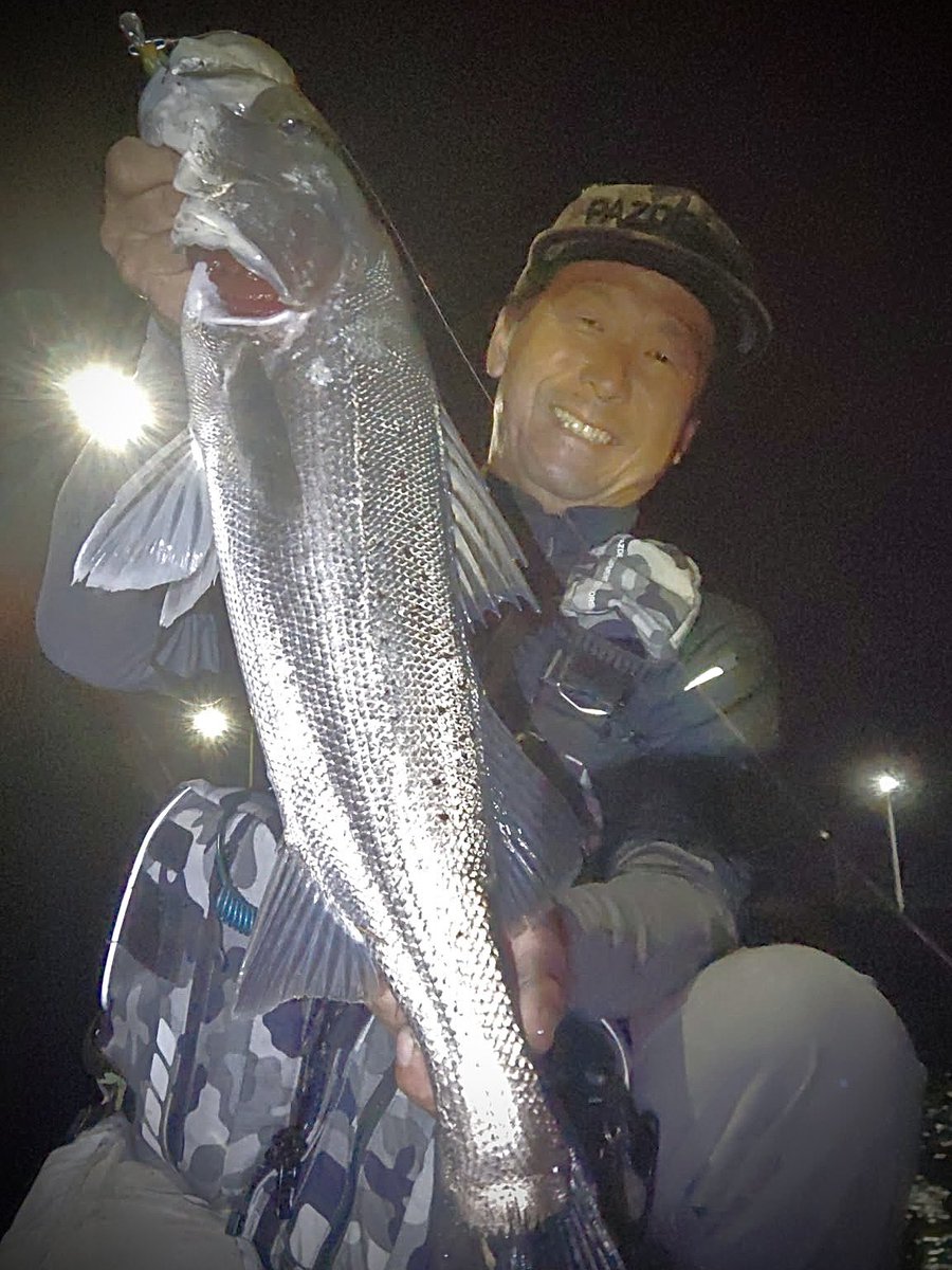 NOIKEmarketing's tweet photo. 今日も有明海から届いた『KAISHIN MINNOW 75SP』の釣果報告🎣
@Stallion4829
チャートカラーのカイシンミノーのみで、70cmクラスをアタマに、良型&40〜50cmのアベレージサイズを1時間で27本の入れ喰い状態とのこと。
発売が待ち遠しい『KAISHIN MINNOW 75SP』は10月末〜11月上旬を予定。
#NOIKE https://t.co/sRarISaciY