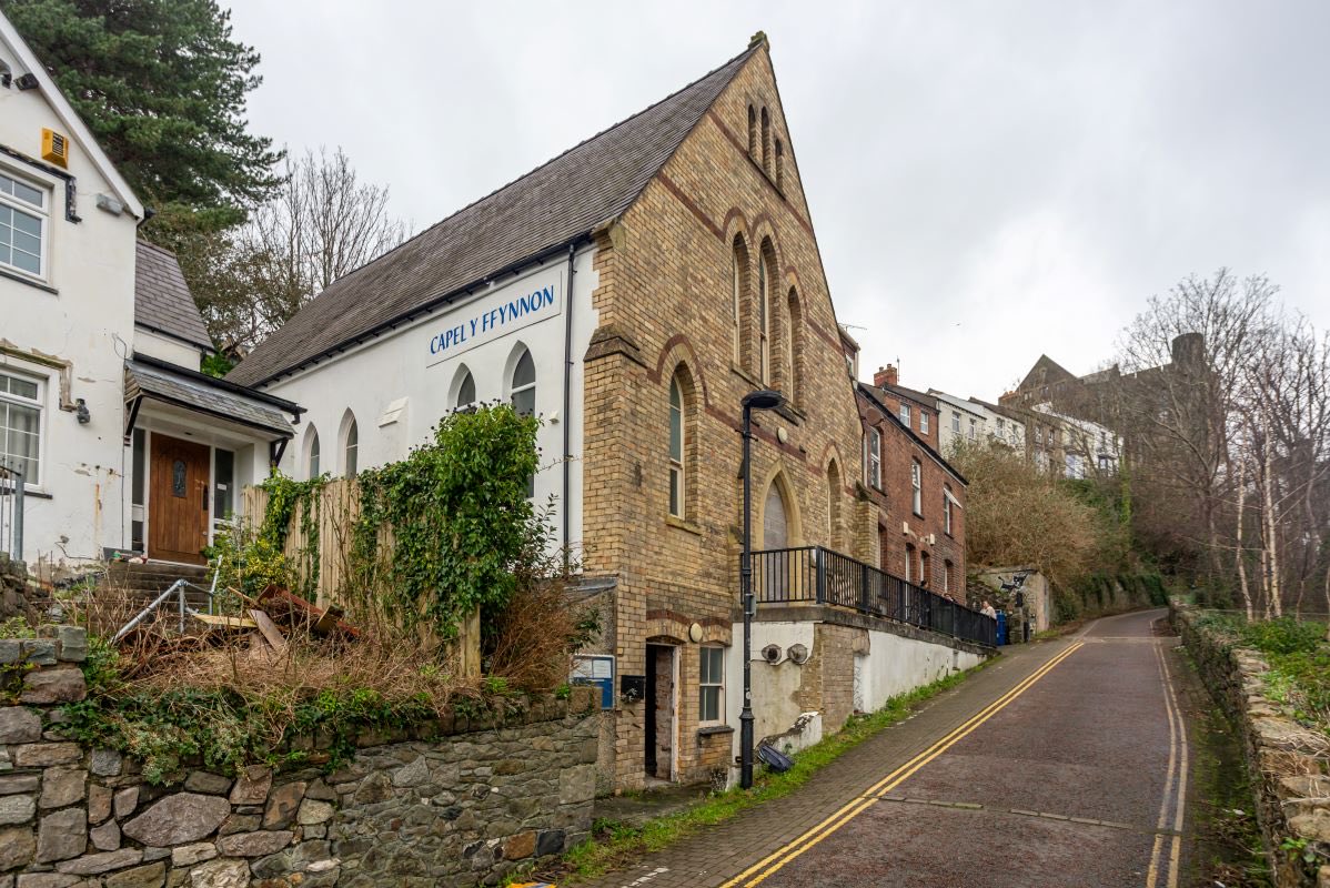 propertyau47583's tweet photo. A former chapel in Bangor had a £46k guide price.

It sold for £106k.

£60k above guide and 2.3× the original guide price.

Photos - Auction House

#PropertyAuction #UKProperty #PropertyInvestment https://t.co/J5N7FpB8No
