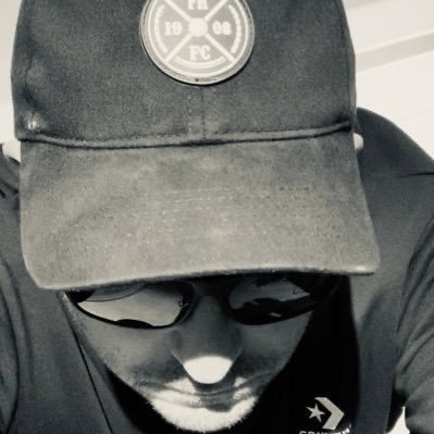 PeopleareC's tweet photo. Feyenoord heeft (helaas) veel domkoppen in huis!
Eerder al plakplaatje zo'n domme hooligan.
Nu deze twee 🤡🤡 https://t.co/1oosIqIPBC