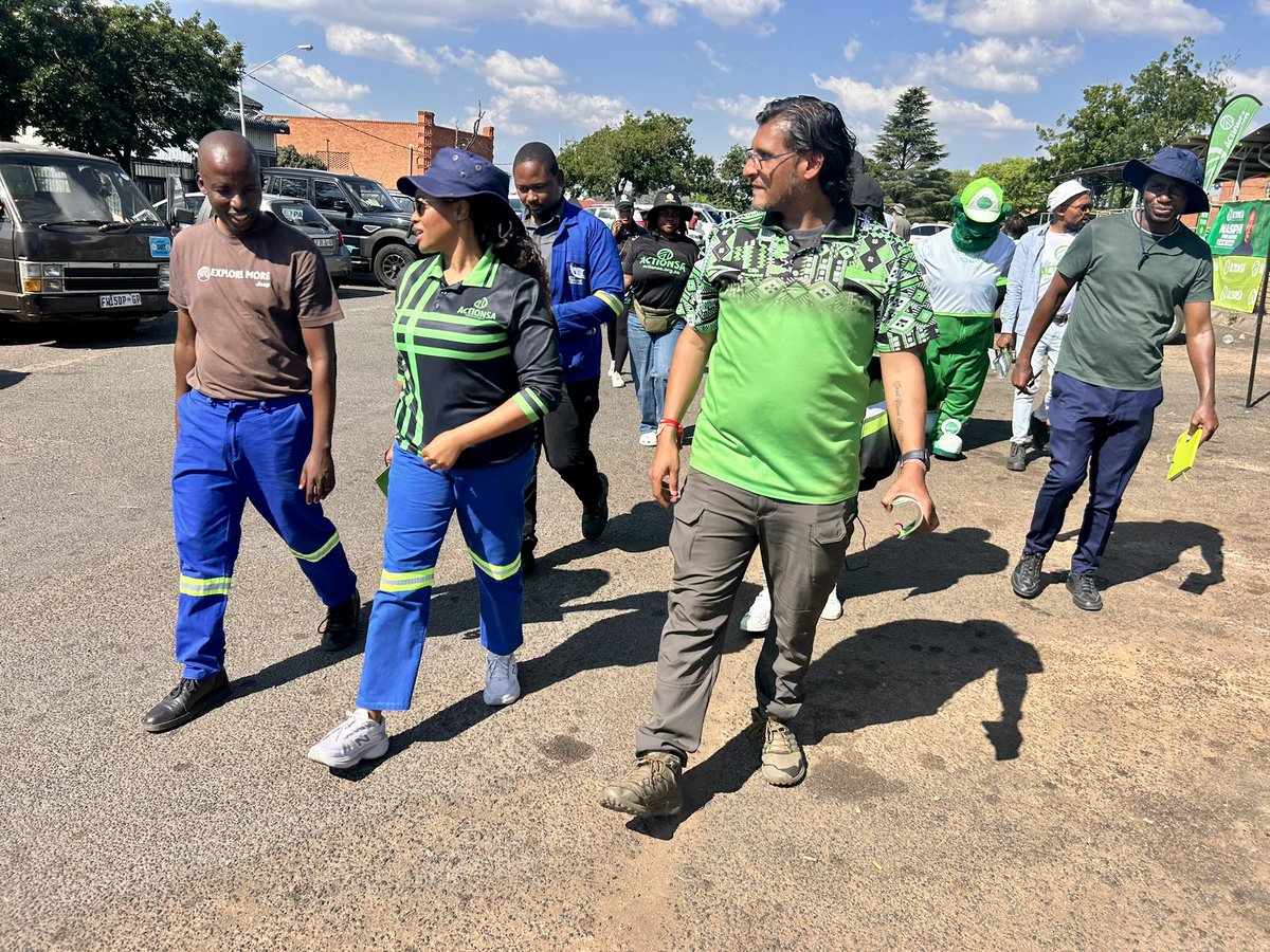 ActionSATshwane's tweet photo. 🚨ActionSA Mayor Dr @nasiphim Moya takes to the streets of Laudium with ActionSA Tshwane Ward 61 Councillor Candidate @PrajayRamjee &amp; MP @AlanDBeesley. #LetActionLead #VoteActionSA https://t.co/2RMNXHtwnB