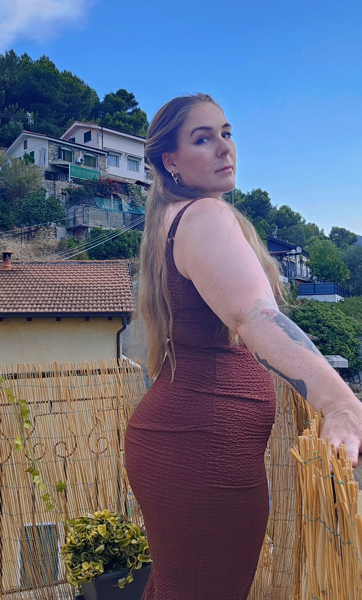 Regina_Findom's tweet photo. Tra tre giorni torno in Italia. https://t.co/iYvrOj68EE