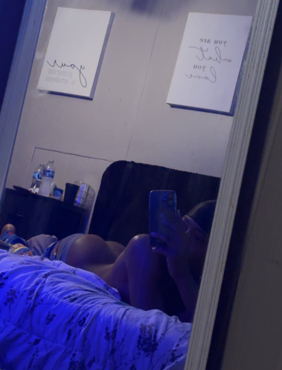 Cxmronnn's tweet photo. double cheeked up🫪 https://t.co/vWk336dHfm