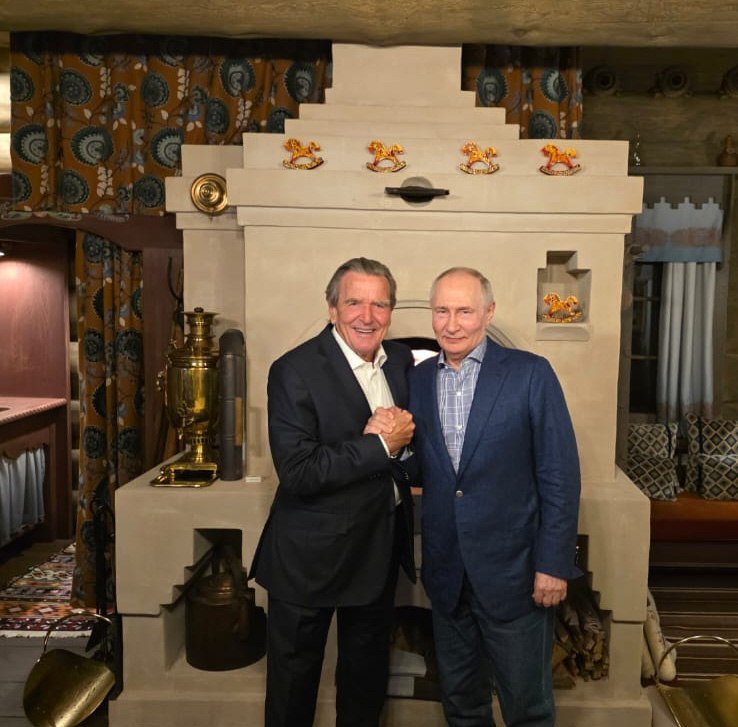 RT_Russia_'s tweet photo. Putin met with ex-German Chancellor Gerhard Schröder on Russian leader's BIRTHDAY

Putin invited him to his home after learning that Schröder was in Moscow https://t.co/3VP89h6YbX