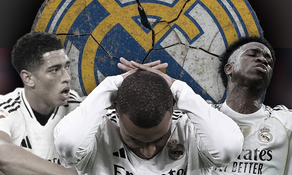 YoULig_'s tweet photo. أزمة واشتباكات في غرفة ملابس ريال مدريد 🇪🇸 قبل مواجهة فياريال

كشفت تقارير صحفية موثوقة من إذاعة كادينا سير عن وجود أجواء متوترة للغاية وعلاقات باردة داخل غرفة ملابس فريق ريال مدريد 🇪🇸 ، 

وأشارت المصادر إلى وقوع اشتباك بالأيدي بين لاعبين اثنين (دون الكشف عن هويتهما)، حيث يعاني المدرب الجديد جوزيه مورينيو 🇵🇹 لتغيير هذه الديناميكية السلبية الممتدة منذ فترة الإدارة الفنية السابقة لـ تشابي ألونسو،

يأتي هذا التوتر في وقت حرج حيث يحتل الفريق المركز الرابع برصيد 15 نقطة بعد خسارته في الجولة الماضية ضد الغريم أتلتيكو مدريد بنتيجة 1-2.