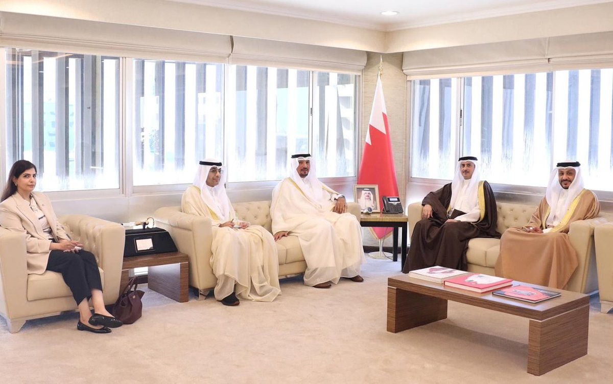 almogaz_'s tweet photo. وزير العدل البحريني نواف المعاودة يبحث مع سفير دولة الكويت لدى مملكة البحرين جاسم الناجم التعاون الثنائي بمجالات التطوير العدلي وتبادل الخبرات

- الوزير أكد عمق العلاقات التاريخية بين البلدين وما تشهده من تطور في مختلف المجالات . https://t.co/80w47b72fs