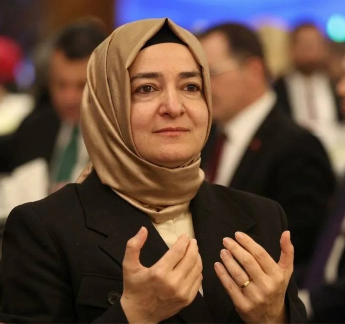 Turkcu_Oznur's tweet photo. Tanju Özcan.                  Fat. Bet.  Soyan

Kanıtlanmış                   Hakkında yazınca
hiçbir suçu yok             hesabım erişime
TUTUKLU                       ENGELLENİYOR https://t.co/lGO25MIDTe