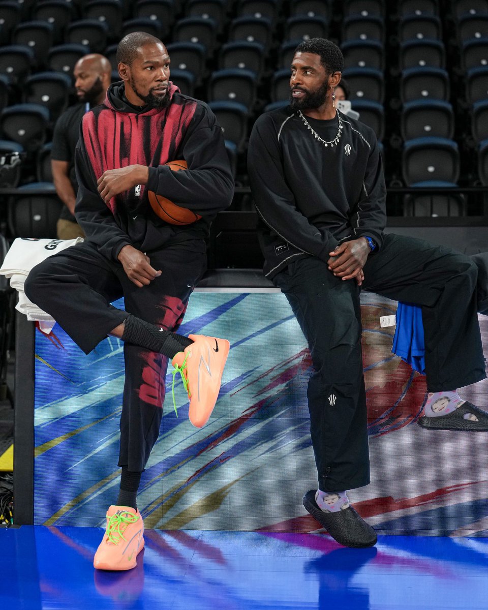 50NuancesDeNBA's tweet photo. LA PHOTO EST EXCEPTIONNELLE 🤩📸

Trouvez-moi deux autres types qui incarnent plus de talent basket sur une seule photo.

Spoiler : ça n’existe pas. https://t.co/MuC5i4xHaK