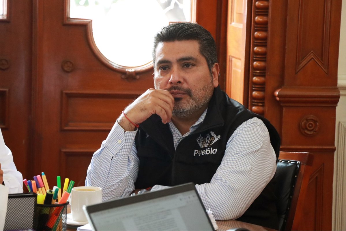msilvaruiz's tweet photo. Iniciamos este #Jueves con una reunión importante y, como siempre, con la convicción de que cada conversación y cada decisión debe tener un propósito: trabajar por el bienestar de las poblanas y los poblanos. 🤝🏼

Que tengan un excelente día, con mucho ánimo y actitud. ✨

#Puebla #LaCapitalImparable