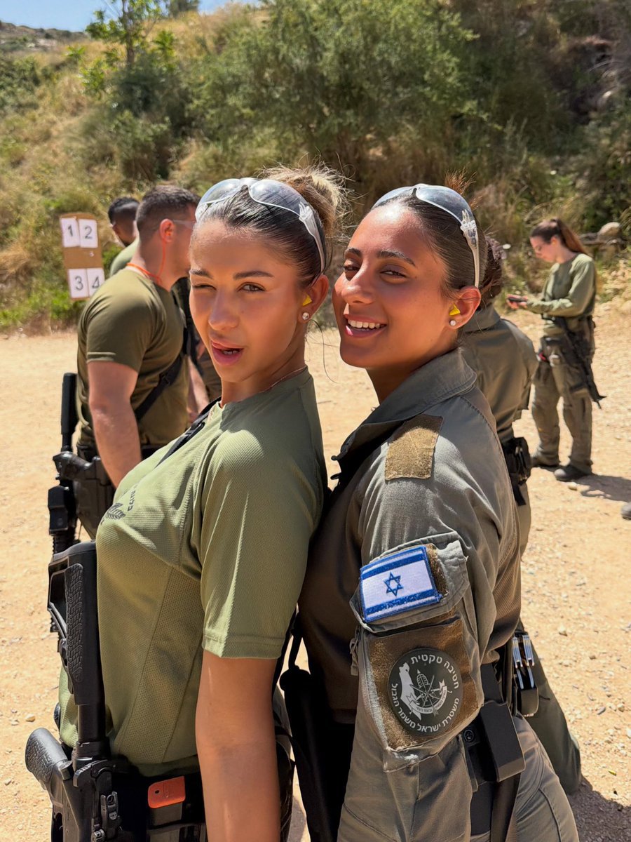 bathelshoshana1's tweet photo. 🇵🇸 Israel or Palestine?

Which side do you support?

A) 🇮🇱 Israel
B) 🇵🇸 Palestine https://t.co/pAnsea0VKG