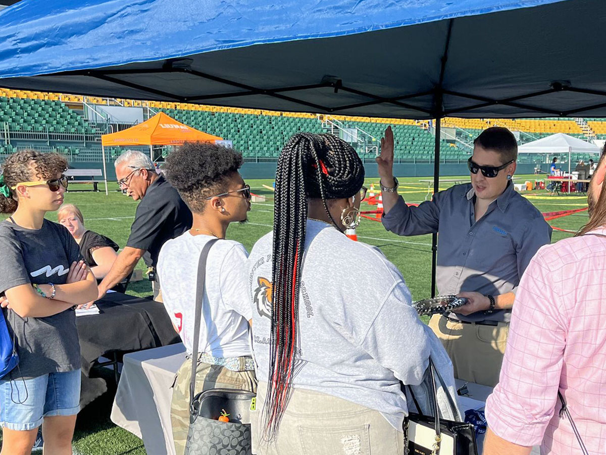Gleasonposts's tweet photo. Thank you for a great 5th Annual “ROC with Your Hands” event! We connected with many students exploring careers in manufacturing and technology. Let us know how you liked the event and contact us for any questions: cmagee(at)https://t.co/fG7YszgP9X

#gleason #rocwithyourhands https://t.co/O6U5uxjEAH
