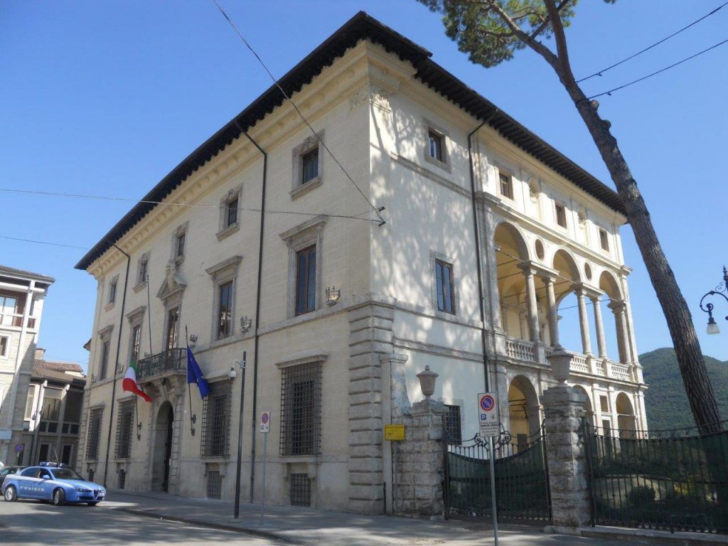 SabiniaTV's tweet photo. RIETI. SISTEMA DI ACCOGLIENZA MIGRANTI VULNERABILI: PROCEDURE OPERATIVE PER INTERVENTI IN “RETE”
https://t.co/akvDmyM6I1 https://t.co/NzE3qt9bEZ