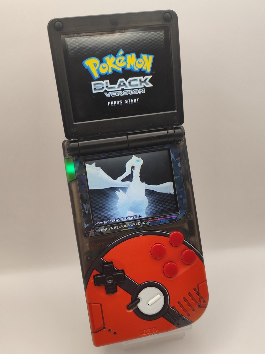 tomvdcr's tweet photo. This weeks build was a Unova pokedex DMG104 for a client, all ready for the weekend. 
Shell uv printed by retroboy_shop on insta https://t.co/PRiZfFet3o