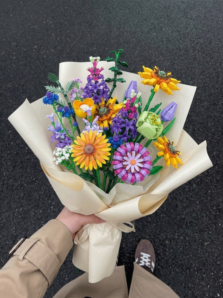 dreamyflowerrs's tweet photo. lego flower bouquets https://t.co/HEJGxDDTpX