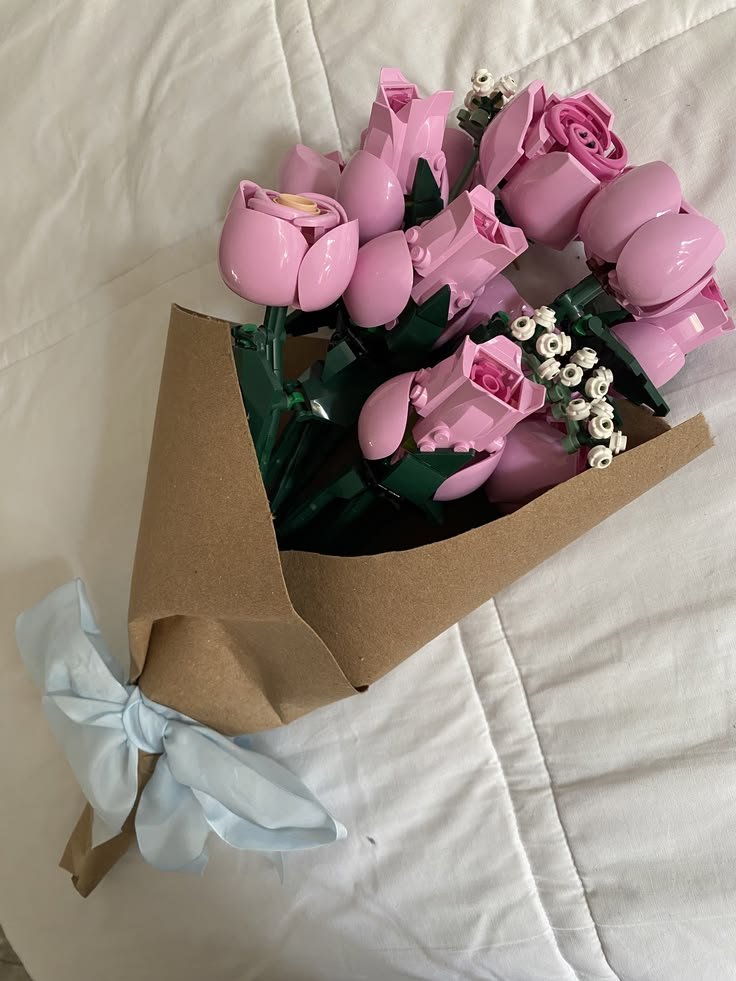 dreamyflowerrs's tweet photo. lego flower bouquets https://t.co/HEJGxDDTpX