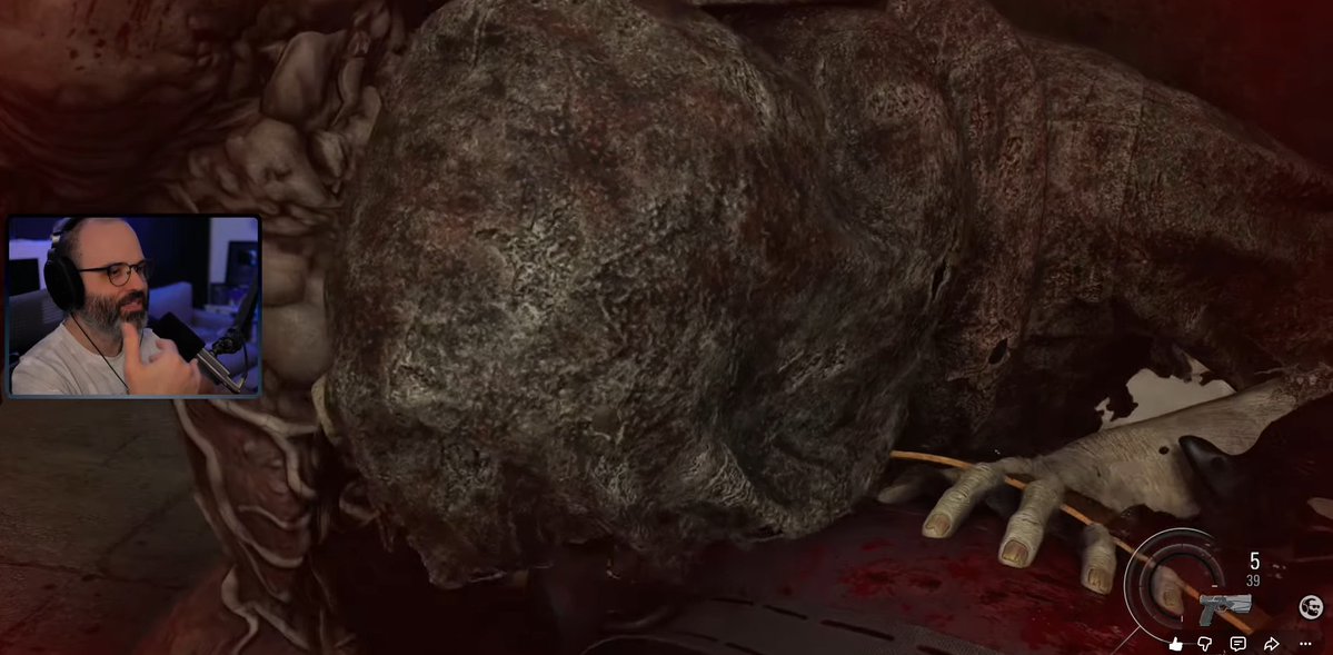 GUlLTMAZE's tweet photo. || por qué ese zombi le comió el cuello así a leon??????

tranquilito nadie te lo va a quitar ok https://t.co/KO4RLNi9dp