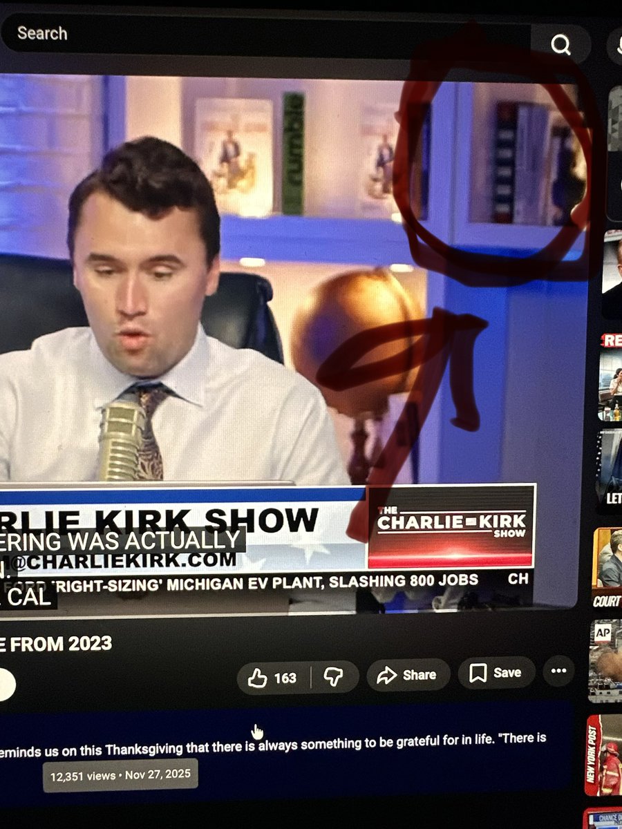 SpiceeVee's tweet photo. @EpochTimes The Blue &amp; White Stripes in the background remind me of the set on The Ellen Show. Made me curious.... The same stripes are still there... That seems to me they might have been compromised... Considering Charlie's pattern recognition definitely got keyed in at the end. https://t.co/gofMfa8e4e