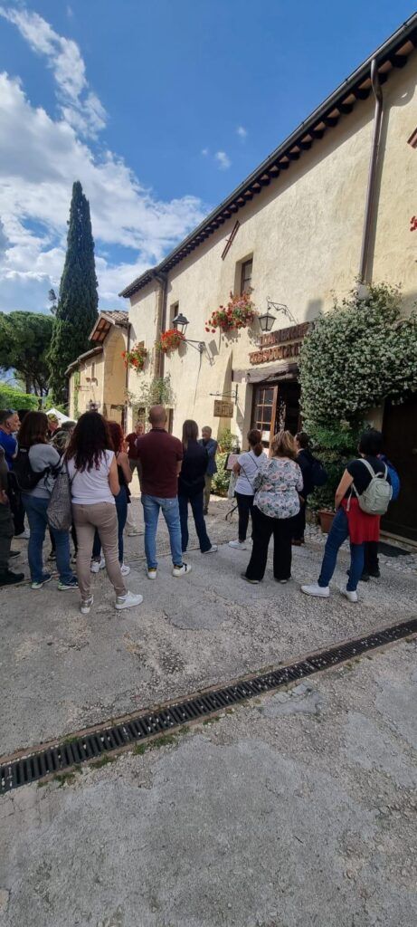 SabiniaTV's tweet photo. “C’era un Tessuto”, il 10 ottobre la targa di Bottega Storica del Lazio
https://t.co/9LORcK4nvK https://t.co/QmJM08hSQT