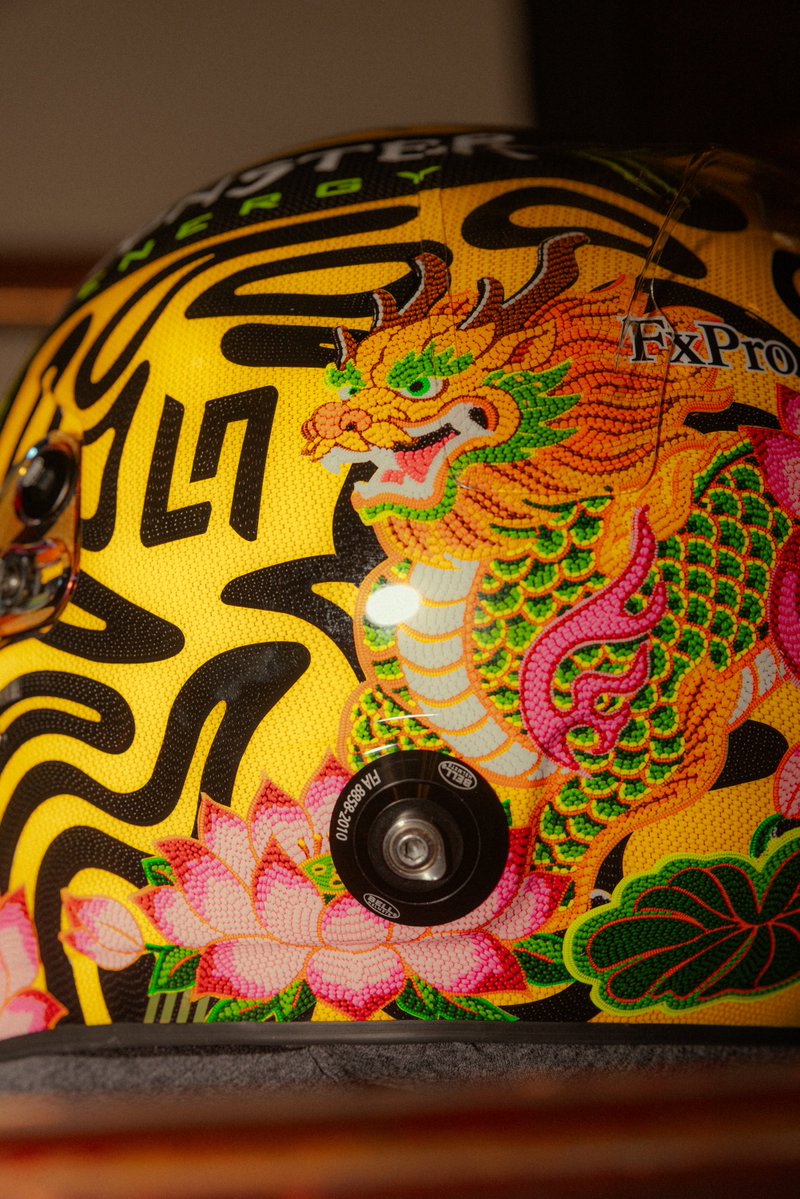 LN4's tweet photo. An unreal Singapore helmet for @LandoNorris this weekend 🪷 a special one celebrating Peranakan artists and culture 👏 https://t.co/uaBVpmwVFG