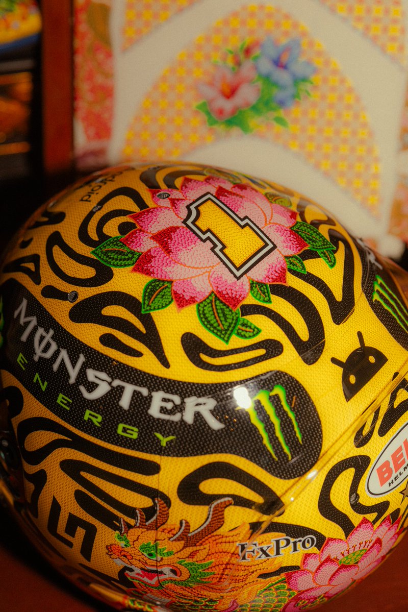 LN4's tweet photo. An unreal Singapore helmet for @LandoNorris this weekend 🪷 a special one celebrating Peranakan artists and culture 👏 https://t.co/uaBVpmwVFG