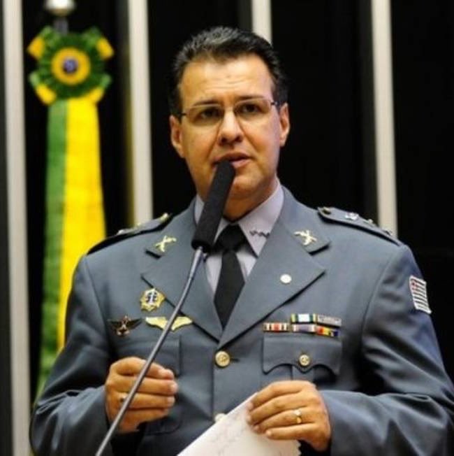 semspoiler_'s tweet photo. 🚨 QUEREM ACABAR COM A ANCINE!

O deputado bolsonarista Capitão Augusto (PL-SP) apresentou um projeto para extinguir a agência responsável pelo fomento e regulação do cinema brasileiro.

NÃO ao desmonte da cultura!

Vote DISCORDO TOTALMENTE 👇
https://t.co/TZXux5B2PS https://t.co/CTDj1Tb479