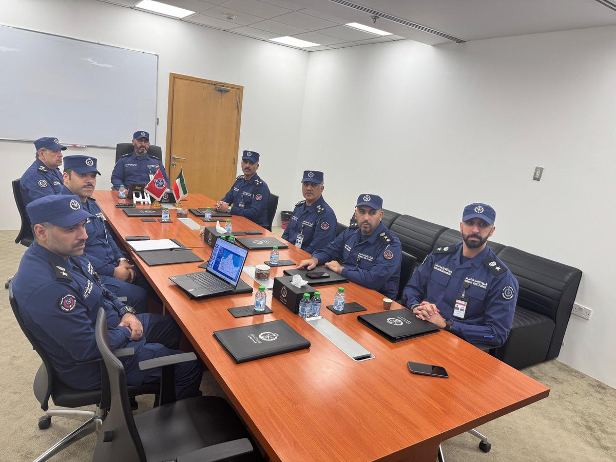 almogaz_'s tweet photo. رئيس قوة الإطفاء العام اللواء طلال الرومي يعقد اجتماعاً لمتابعة سير العمل في الخطط العملياتية واللوجستية للتعامل مع موسم الأمطار

- أكد أهمية التنسيق المشترك بين الجهات الحكومية لحماية الأرواح والممتلكات . https://t.co/IhIE1ayoWs