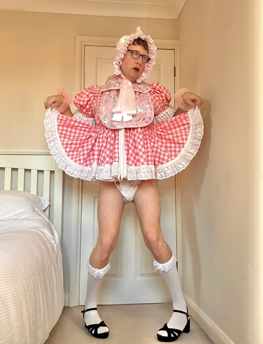 mooshsub's tweet photo. And here’s a photo from my prissy sissy baby dress up session earlier today. 

It was actually my very first time in pink diapers, if you can believe it! 😅

*abdl - sissification - fetish - femdom * https://t.co/LHrNtL3TFV