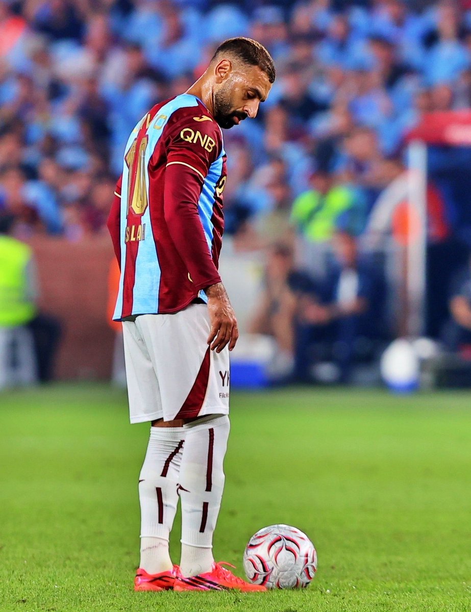 kontra61's tweet photo. Tarihte iki farklı sezonda hem Altın Ayakkabı hem de Playmaker (Oyun Kurucu) Ödülü kazanma başarısı gösteren yalnızca iki futbolcu bulunuyor:

🇪🇬 Mohamed Salah 
🇦🇷 Lionel Messi https://t.co/0B22vdASoK