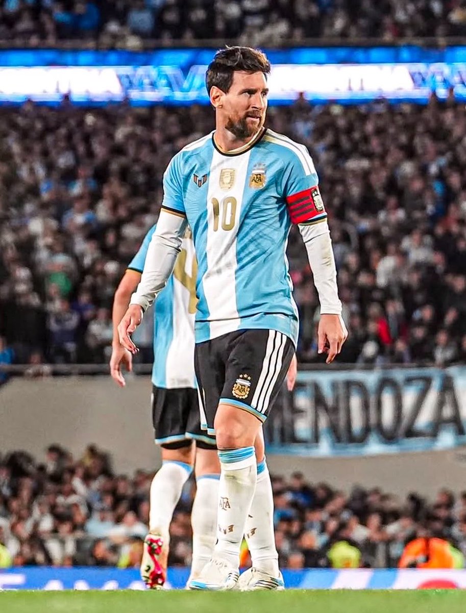 kontra61's tweet photo. Tarihte iki farklı sezonda hem Altın Ayakkabı hem de Playmaker (Oyun Kurucu) Ödülü kazanma başarısı gösteren yalnızca iki futbolcu bulunuyor:

🇪🇬 Mohamed Salah 
🇦🇷 Lionel Messi https://t.co/0B22vdASoK