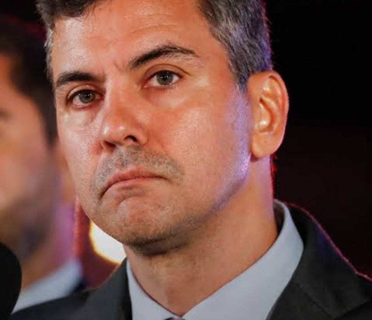 AndreArmoa1999's tweet photo. El peor presidente de era democrática..licitaciones amañadas, corrupción, puertas giratorias, sistema financiero en duda, instituciones corrompidas, hambre cero y los rico pyahu..sobres del poder, precios por las nubes...ningún vamos a estar mejor..ESTAMOS PEOR https://t.co/aOSjC0wrYt