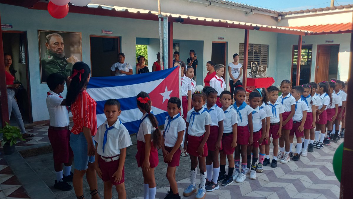 Emma_DLAB_24's tweet photo. #EducaciónAmancio
Ingreso de los niños de 1er grado a la OPJM ♥️♥️♥️ https://t.co/9DACgWvoFa