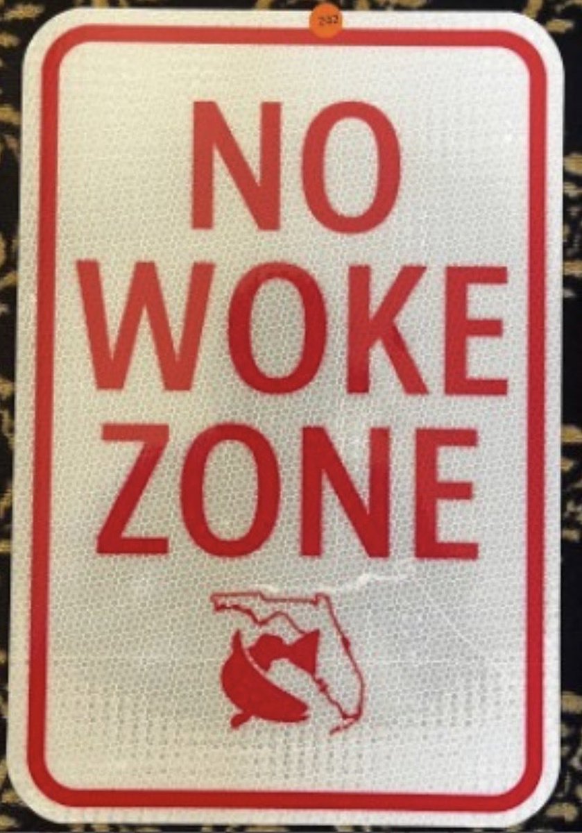 cdrsalamander's tweet photo. Trying to figure out if I need to put this on my dock. https://t.co/GC1QbdWngG