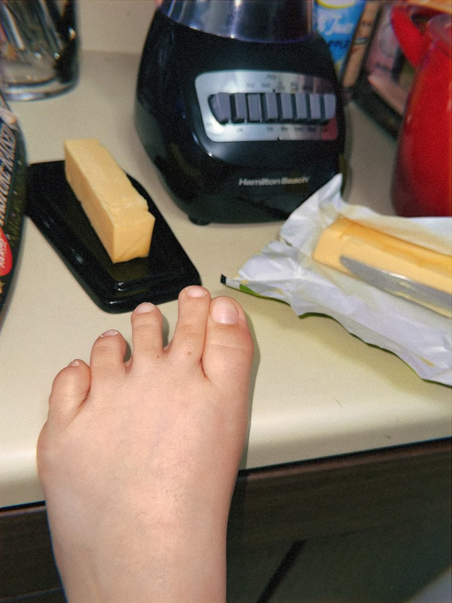 emoprincesstoes's tweet photo. feet belong on the counter while cooking
#findom #paypig https://t.co/kuxoiRk2qm