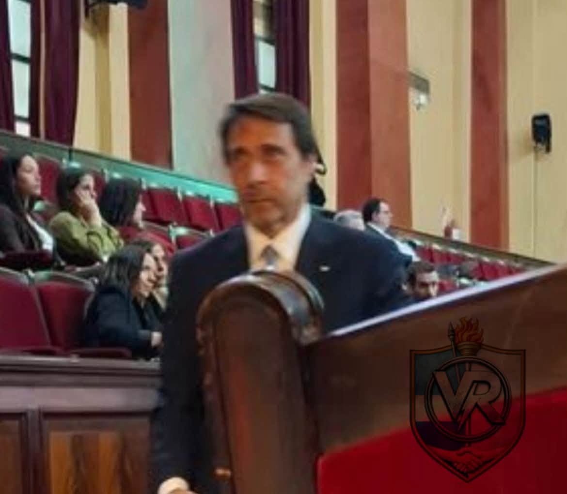 MartnPeiretti1's tweet photo. 🟥⚠️✅ Así se escapaba la rata de Eduardo Feinmann insultado en la Facultad de Derecho, Feinmann estaba en la Facultad junto al juez Rossati, juez de la Cote Suprema que falló a favor de la extranjerización de nuestras tierras. Los cipayos vende patria escapando. https://t.co/Rl3x4S2r0c